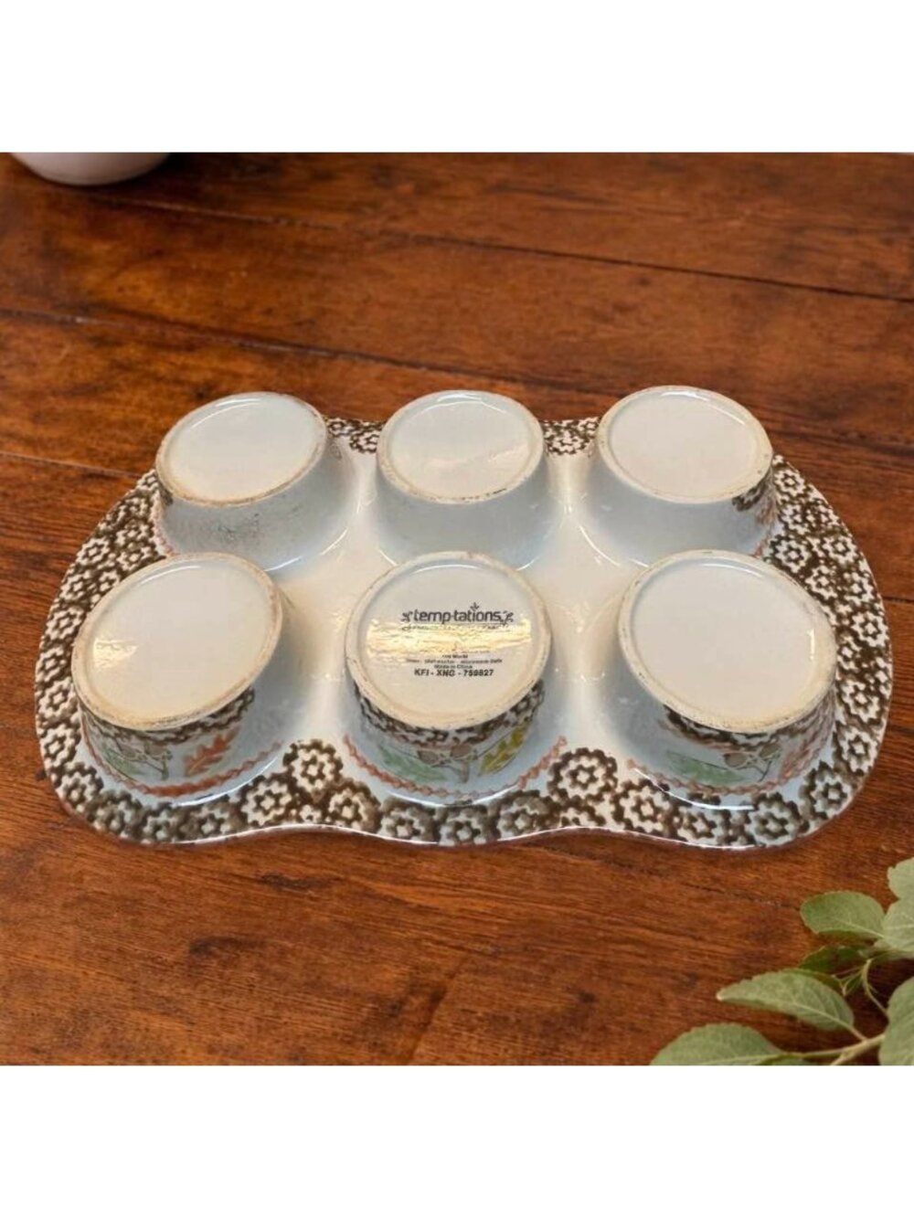 Temp-Tations Fall-Themed Ceramic Muffin Tray With Acorn & Leaf Pattern Cupcakes - Picture 2 of 5